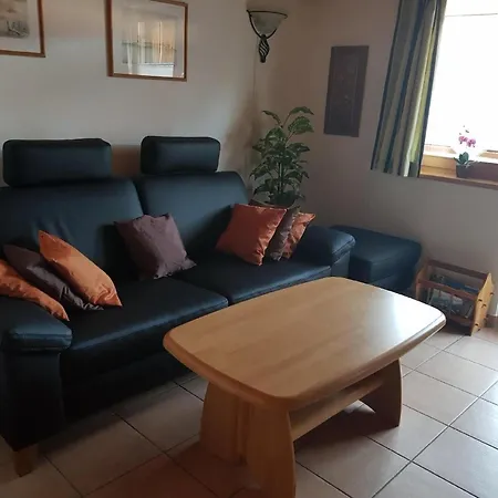 In Ruhiger Lage, Mit Balkon Und Grosser Terrasse