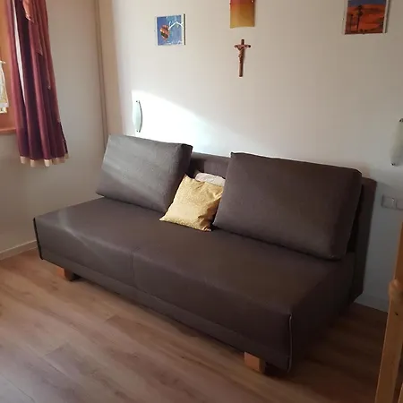 In Ruhiger Lage, Mit Balkon Und Grosser Terrasse